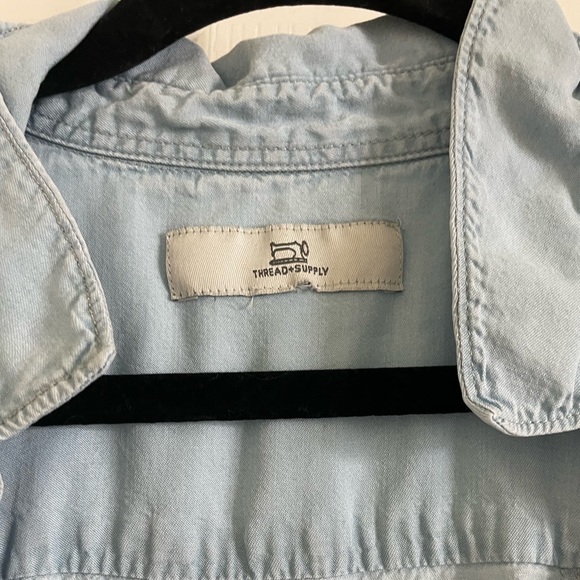 Thread supply, blue button up - Picture 2 of 3